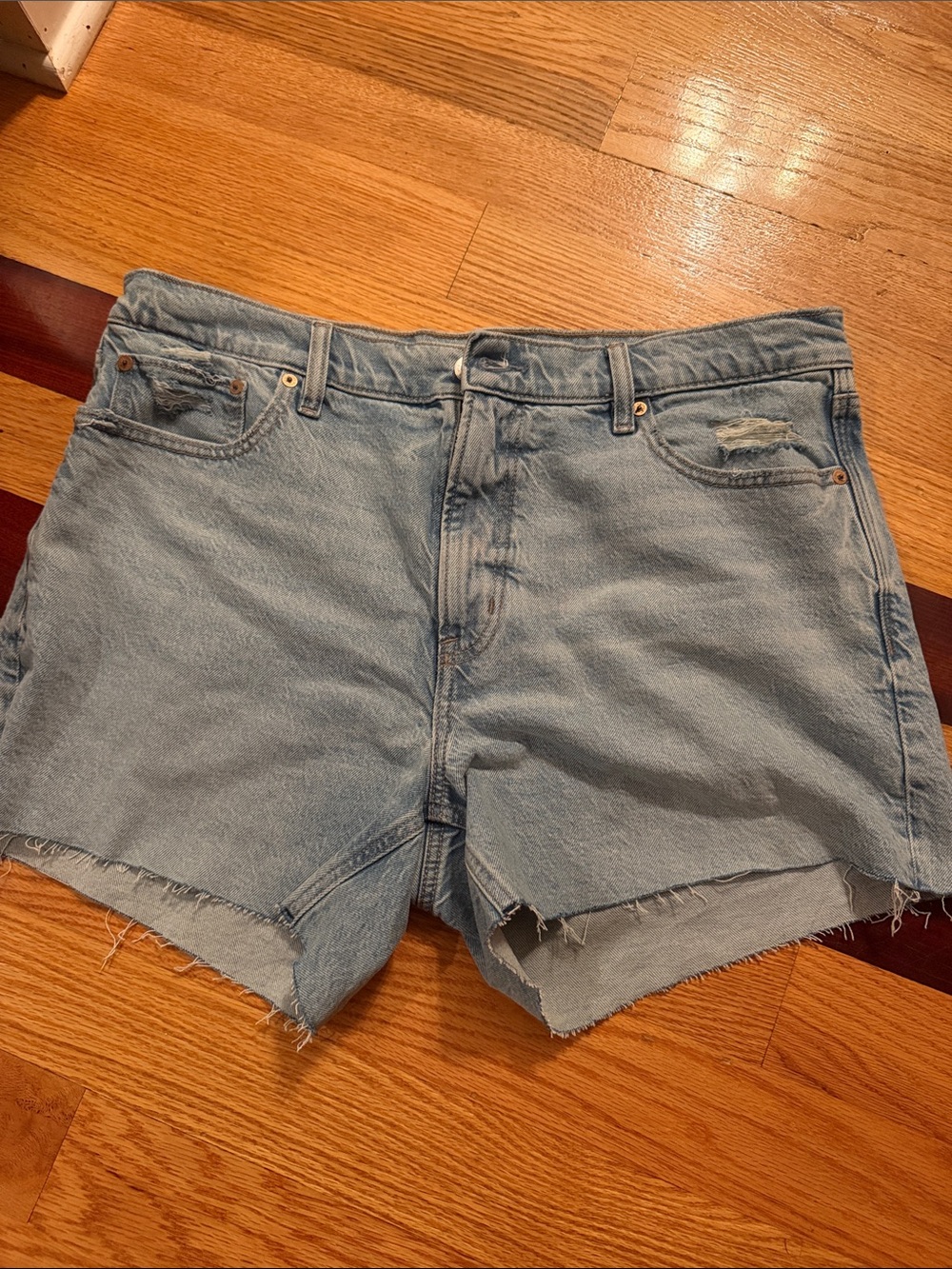 American Eagle’s Ex-Boyfriend’s Shorts Light Wash